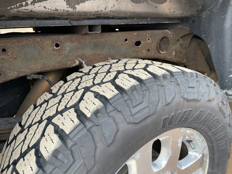 2013-chevrolet-silverado-2500hd-image-30