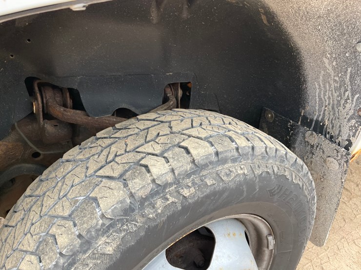 2011-chevrolet-3500-image-33