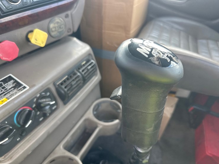 2002-mack-ch613-image-33