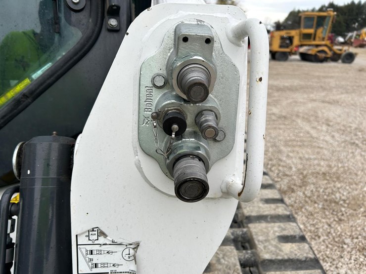 2024-bobcat-t770-image-11
