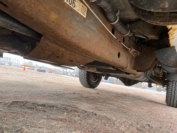 2015-chevrolet-silverado-2500-image-21