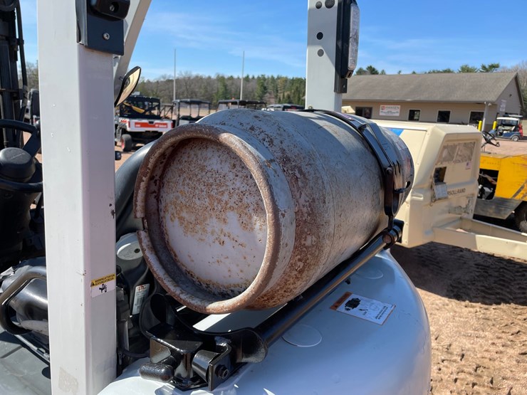 #1136-•-unicarriers-lp-forklift-image-14