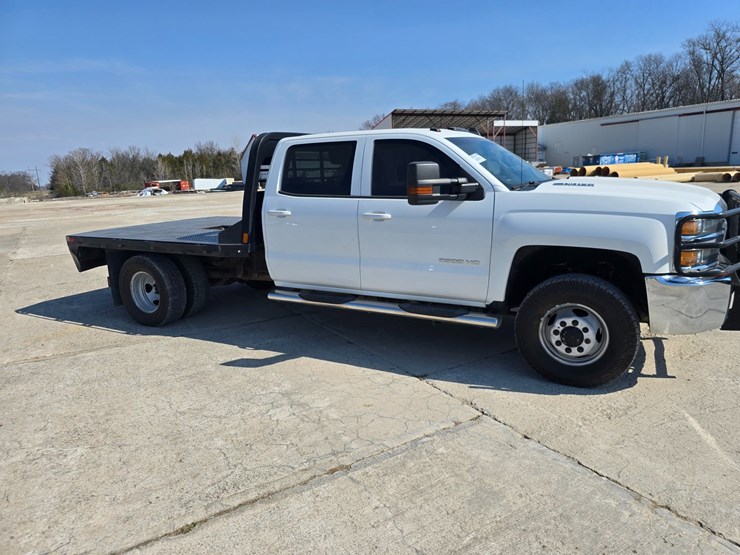 2015-chevrolet-silverado-3500-image-14