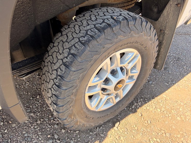 2022-chevrolet-silverado-2500-image-27