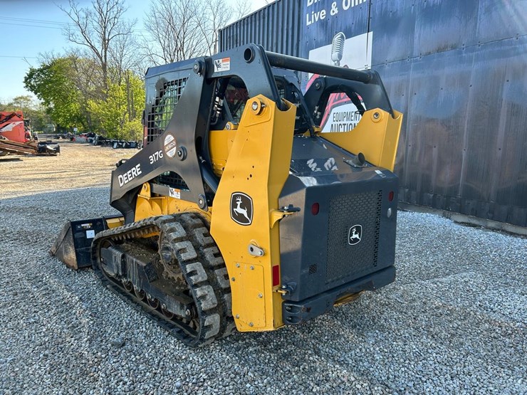 2016-deere-317g-image-2