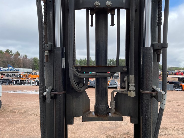 #1162-•-unicarriers-3,450-lbs-lp-forklift-image-30