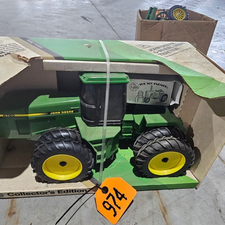 #974 • John Deere 8760 1/16 Scale Die Cast 4wd Tractor