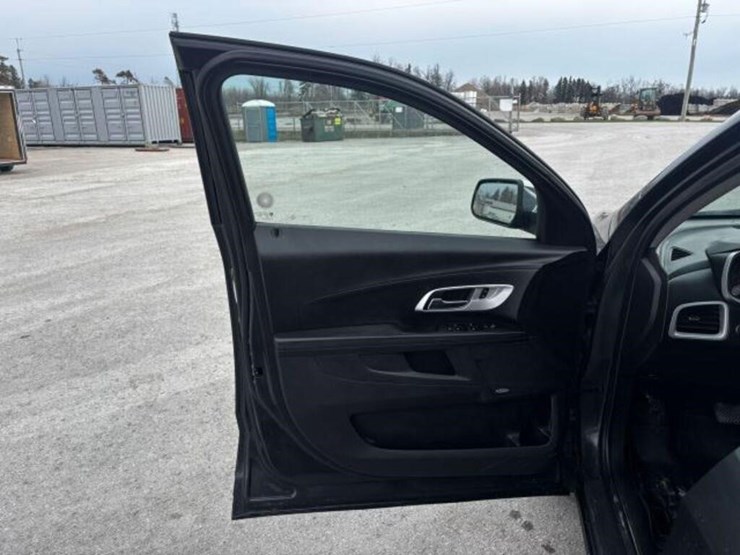 2017-chevrolet-equinox-image-11