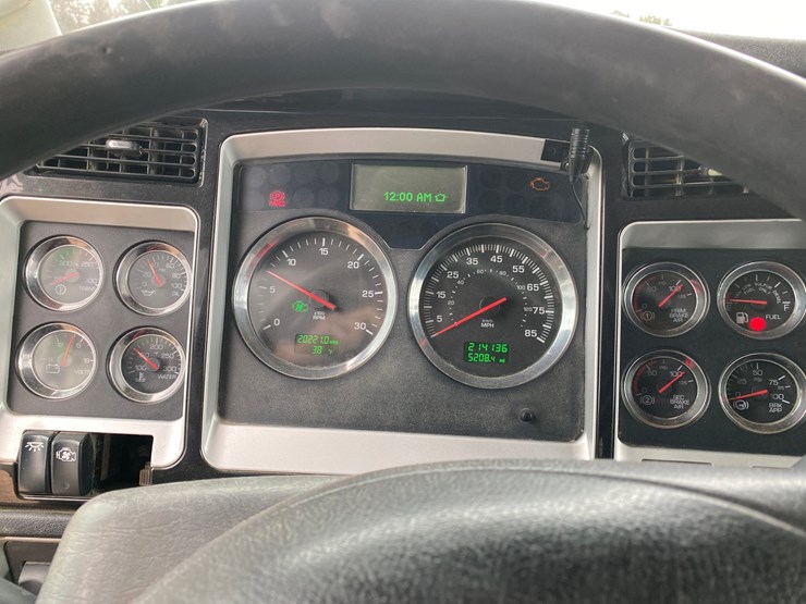 2015-kenworth-t800-image-46