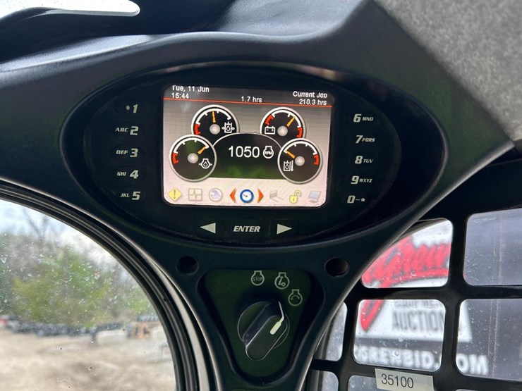 2024-bobcat-t770-image-23