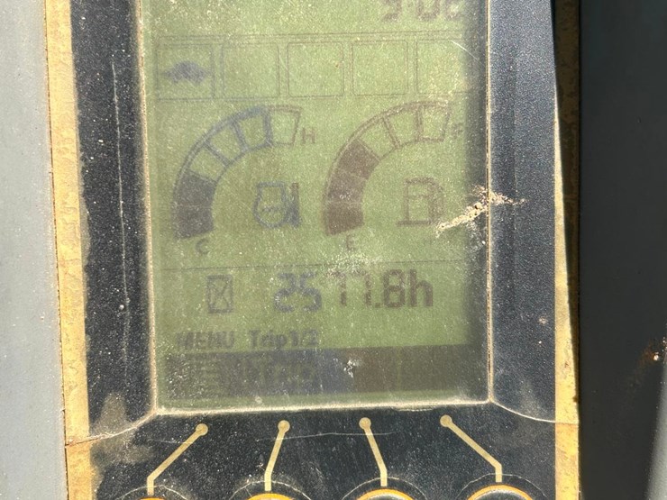 2016-deere-35g-image-21