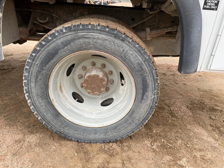 2012-ford-f550-image-32