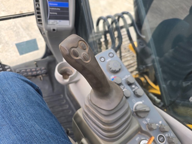 2014-deere-160g-lc-image-84