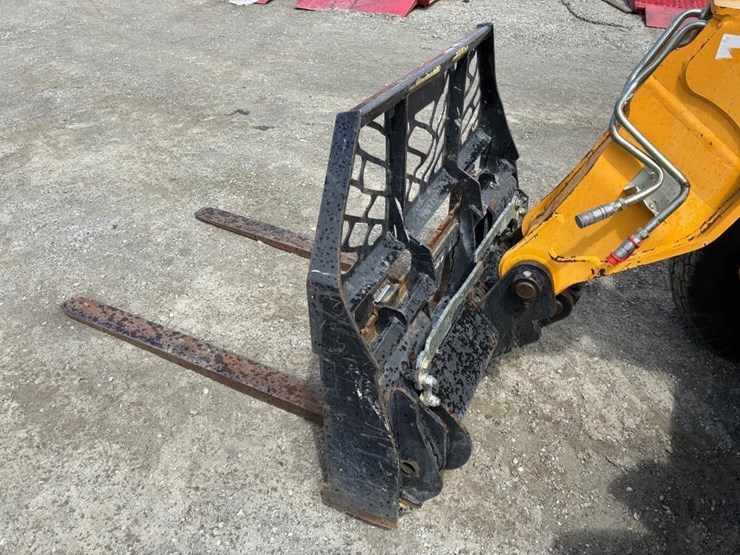 2015-jcb-525-image-8