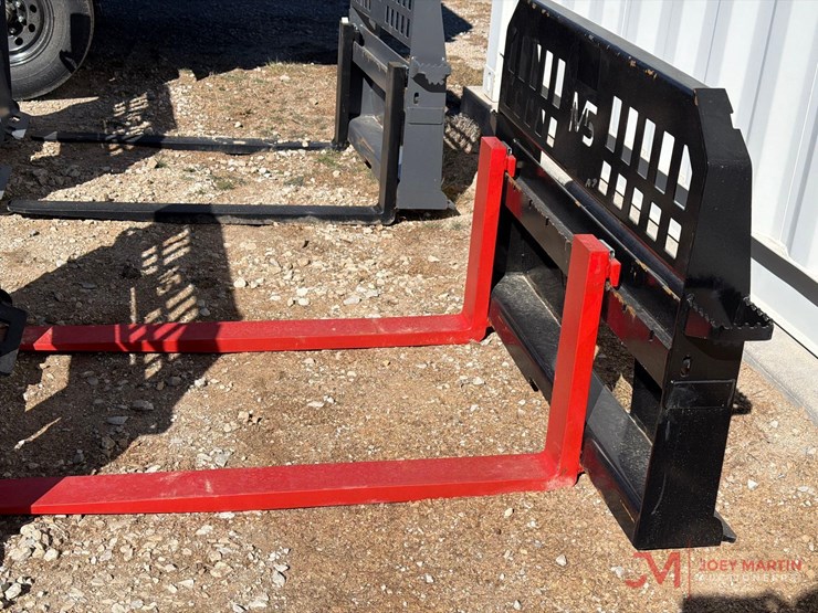 (new)-heavy-duty-m5-pallet-forks-image-2