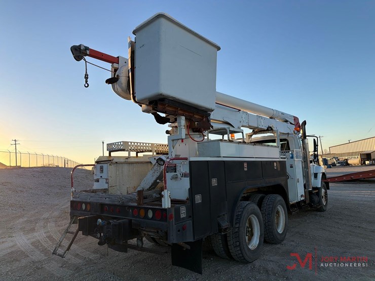 2008-international-7400-image-3