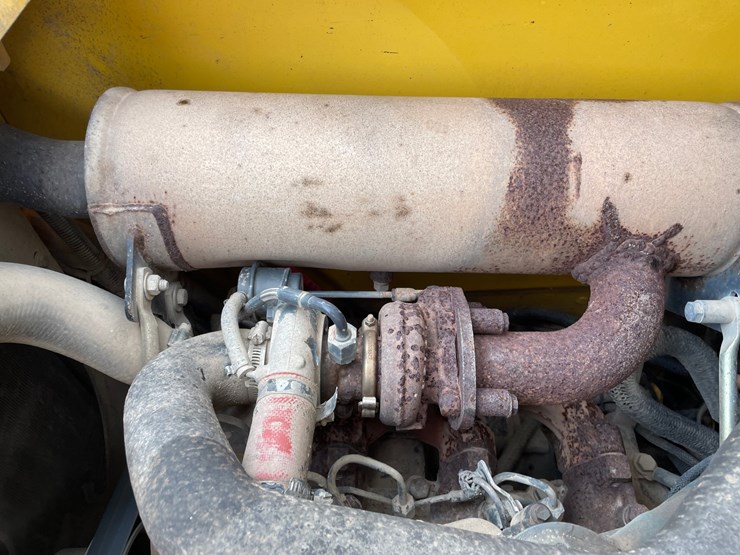 2007-new-holland-c185-image-53