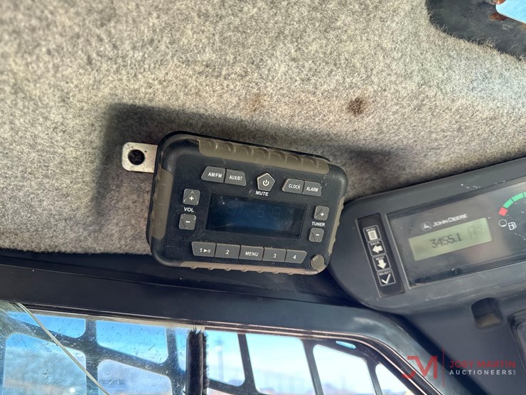 2018-deere-333g-image-17