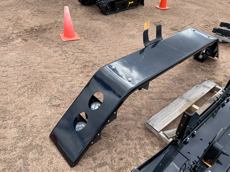 freightliner-108sd-image-1