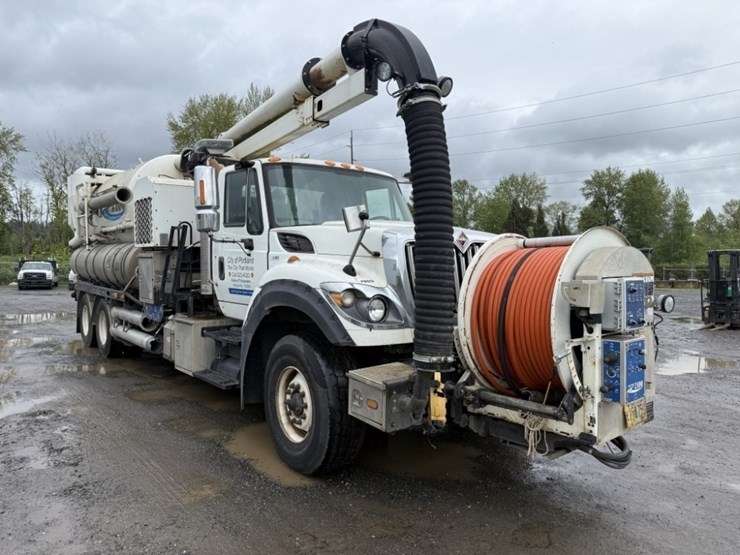 2013-international-7600-image-2