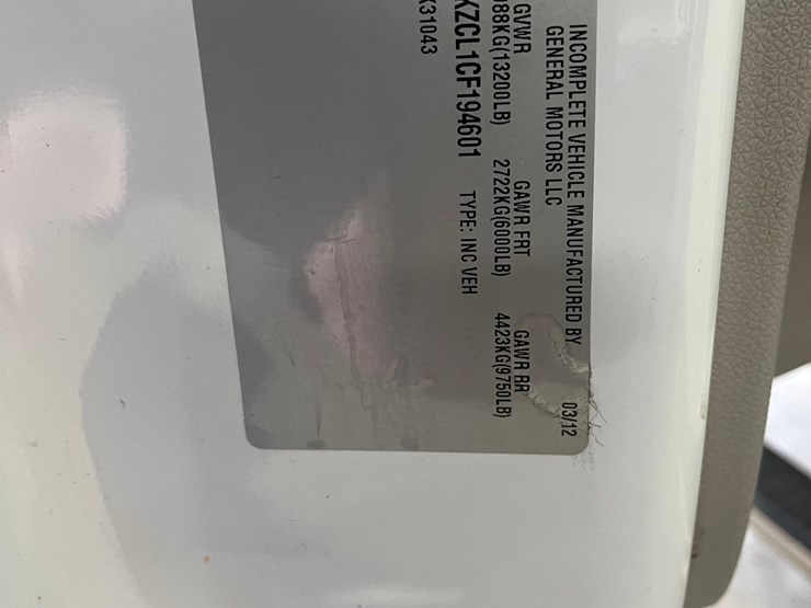 2013-chevrolet-3500-image-3