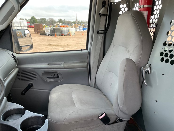 2006-ford-e350-image-16