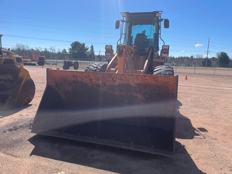 2001-case-721c-image-2