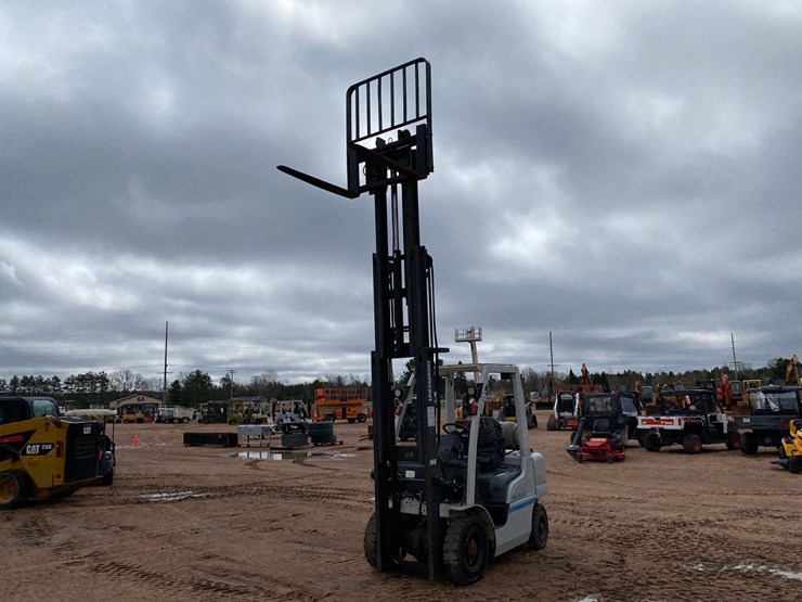 #1163-•-unicarriers-3,450-lbs-lp-forklift-image-34