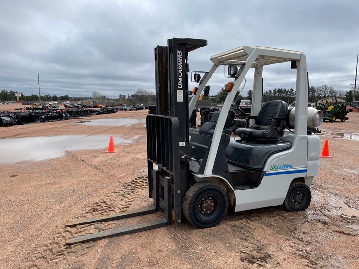 #1165-•-unicarriers-3,450-lbs-lp-forklift-image-1