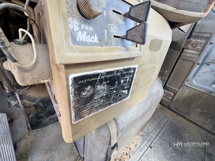 1985-mack-dm686s-image-28