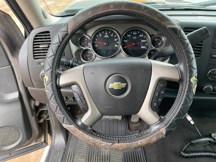 2013-chevrolet-silverado-2500hd-image-41