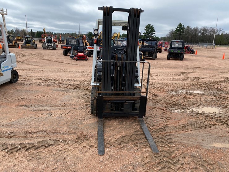 #1163-•-unicarriers-3,450-lbs-lp-forklift-image-2