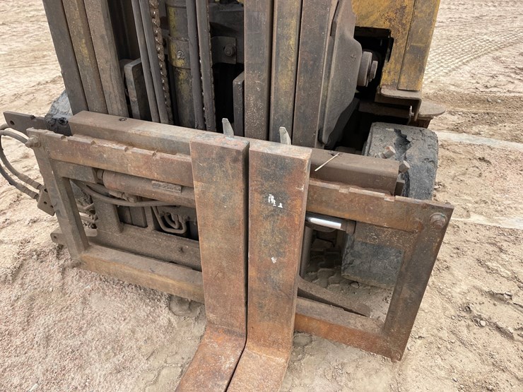 #1145-•-hyster-lp-forklift-image-11