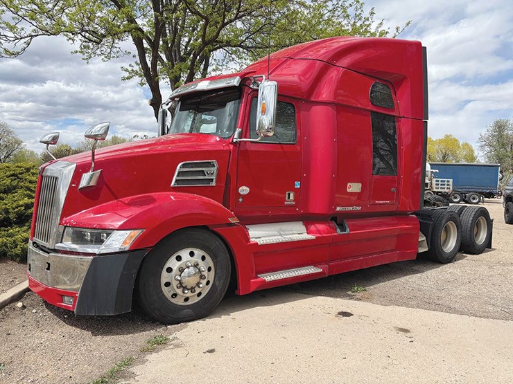 2016-western-star-5700xe-image-1