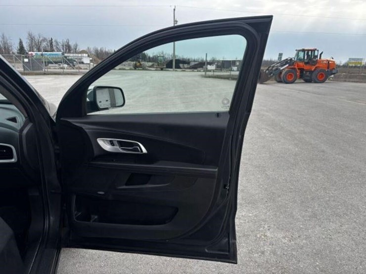 2017-chevrolet-equinox-image-35