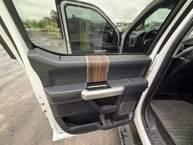 2015-ford-f150-image-26