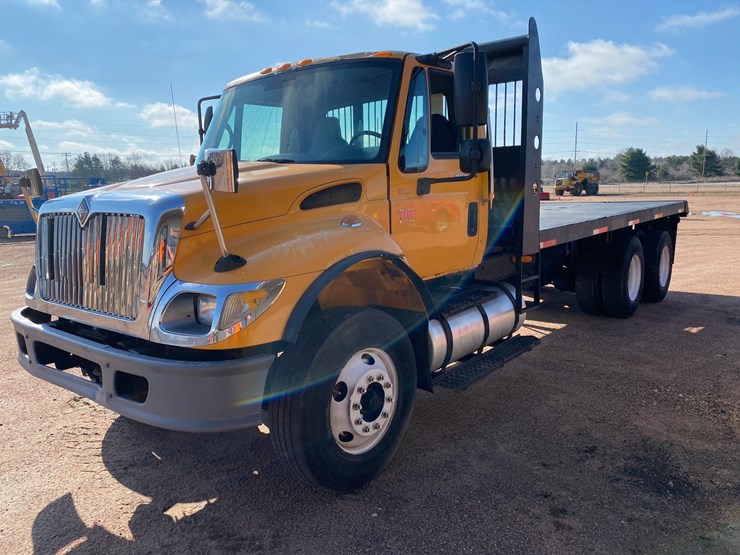 2004-international-7400-image-1