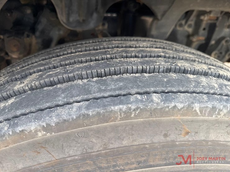 2015-freightliner-day-cab-truck-tractor-image-5