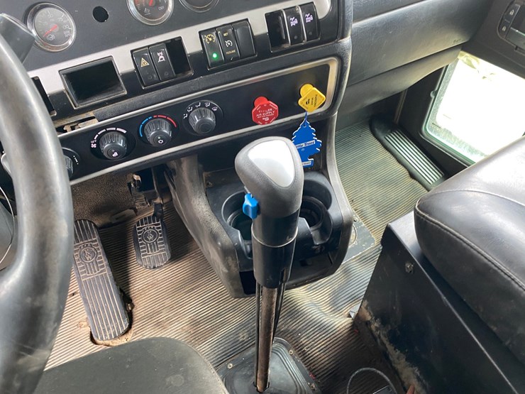 2015-kenworth-t800-image-45