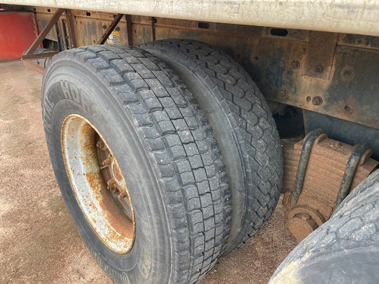 1990-mack-dm690s-image-17