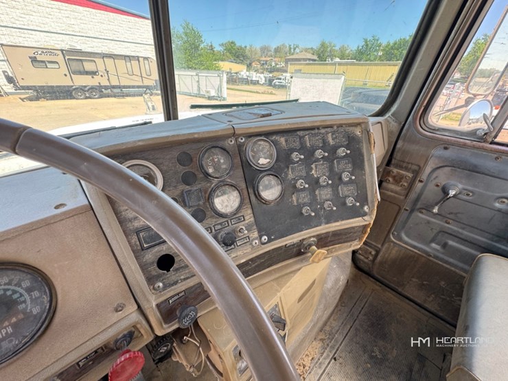 1985-mack-dm686s-image-29