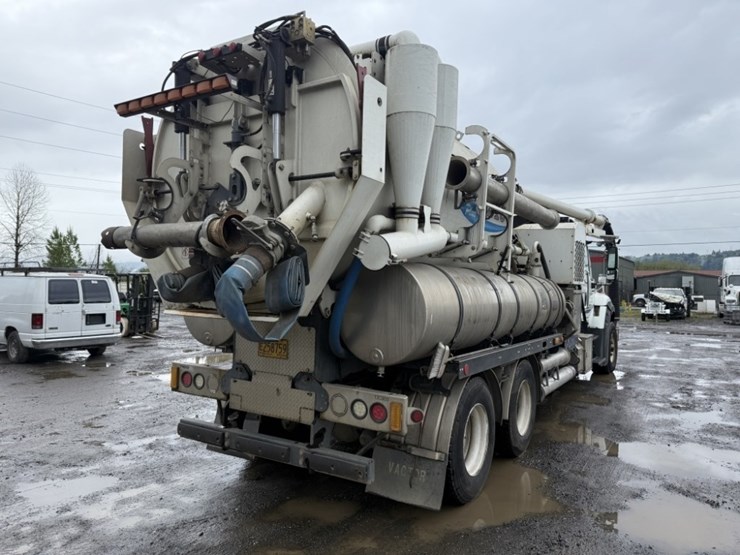 2013-international-7600-image-4