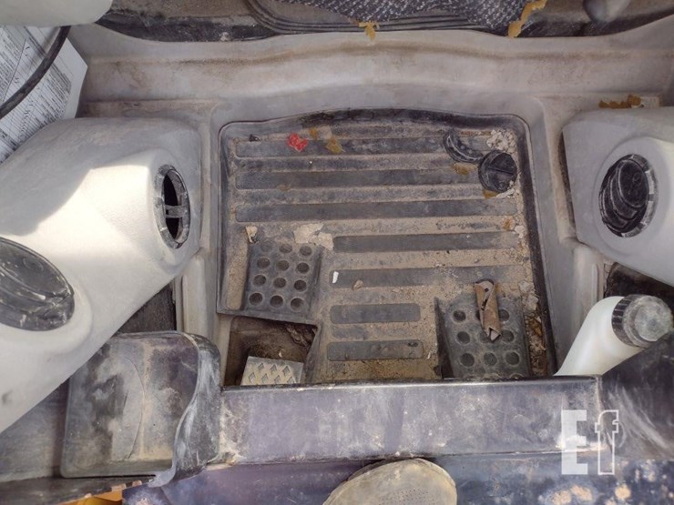 2011-caterpillar-256c-image-11