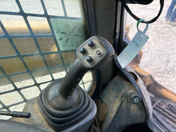 2017-caterpillar-259d-image-25