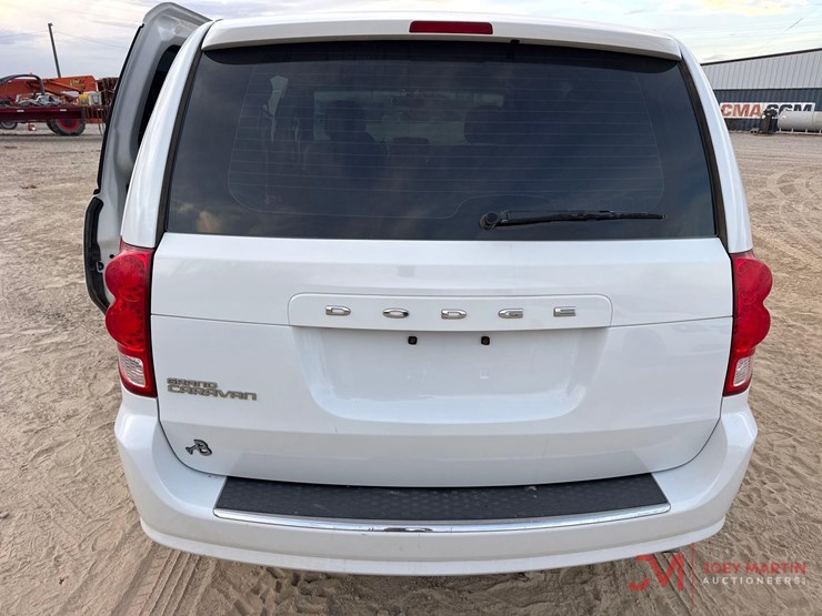 2015-dodge-grand-caravan-image-8
