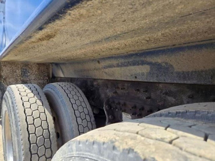 2012-caterpillar-ct660s-image-12