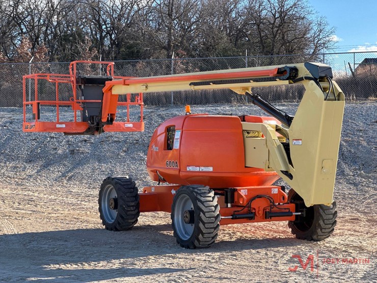 2013-jlg-600aj-image-1