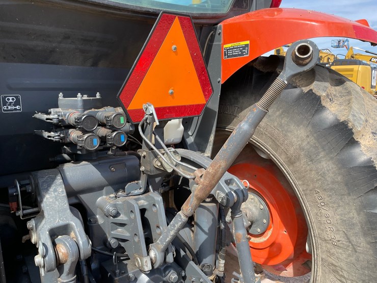 2014-kubota-m135gx-image-16