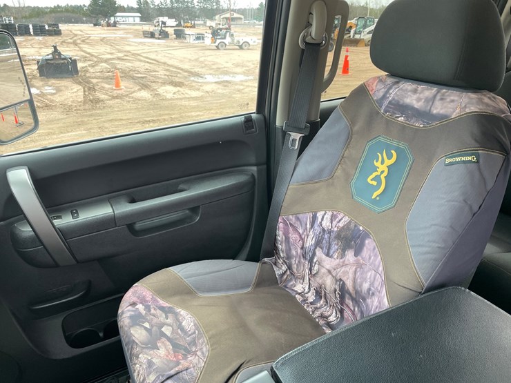 2013-chevrolet-silverado-2500hd-image-48