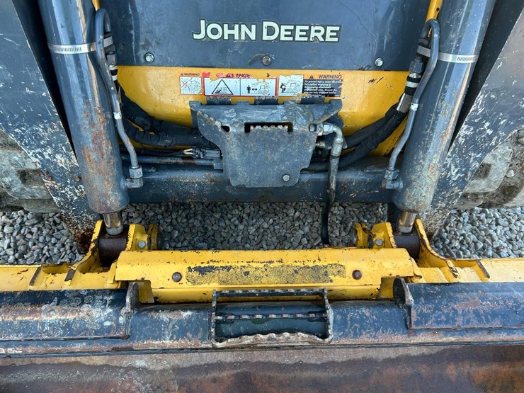 2016-deere-317g-image-10